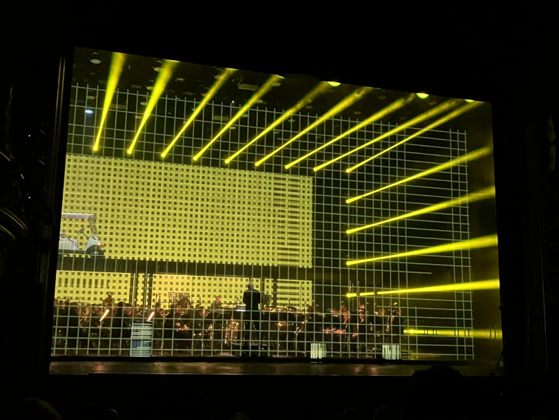 DICE at the Opera: En ljusuppvisning i gult som ser spejsad ut.
